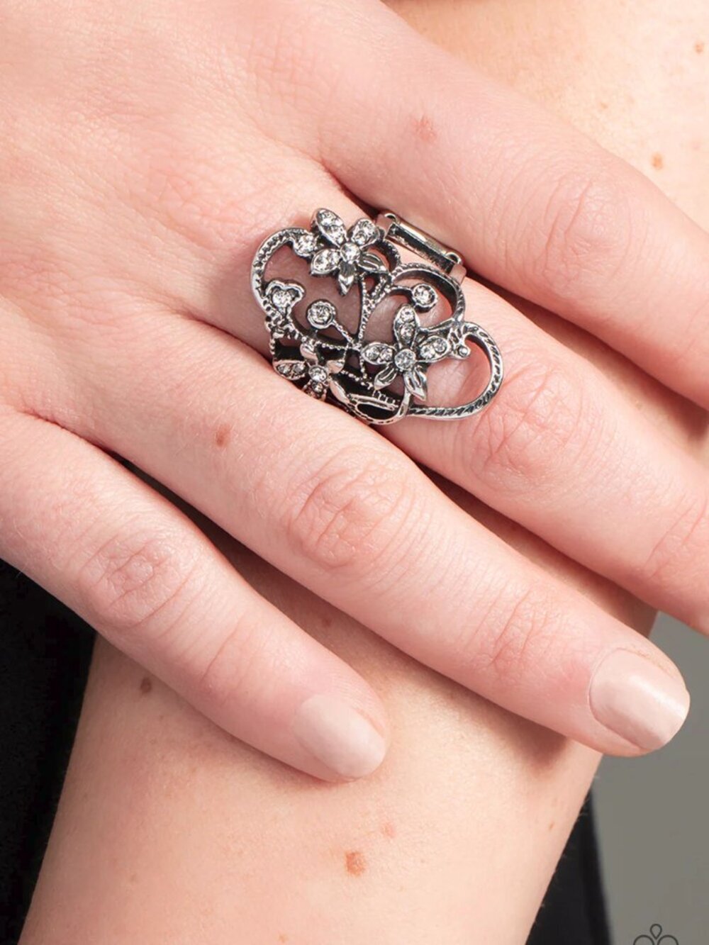 Paparazzi Jewelry Accessories - Flirtatiously Flowering - White Ring - Vintage